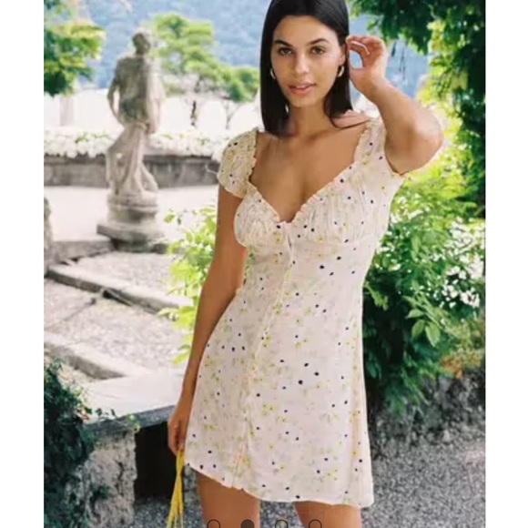 With Jéan Isabel Dress - Picture 2 of 11